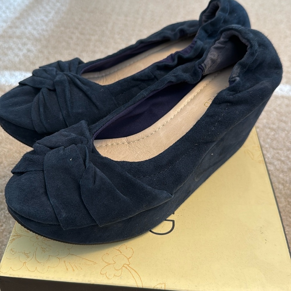 BRAND NEW NEVER WORN Navy wedge shoe